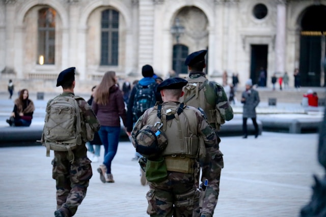 JO de Paris : un adolescent soupçonné de vouloir commettre un attentat a été arrêté Fabien-maurin-HLc2_JYHrJg-unsplash